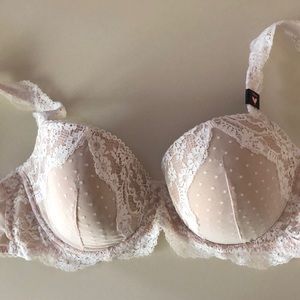 Victoria’s Secret lace bra 34DD